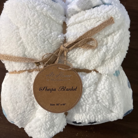 New Sherpa blanket - Picture 2 of 2